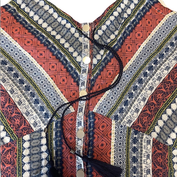 Thereal Woman’s Romper.      B1 - Picture 3 of 7